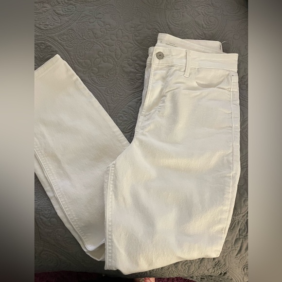 Old Navy high rise straight jeans, white. Size 8, 6 - Picture 3 of 3